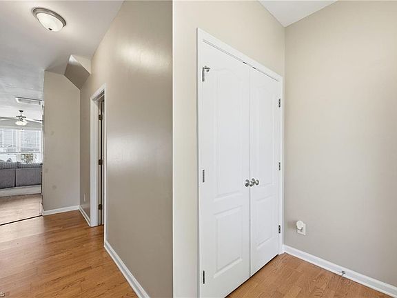 4th image of 4019 Comrie Ln