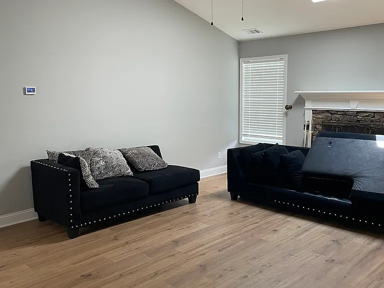 907 Downing Dr — Photo 3