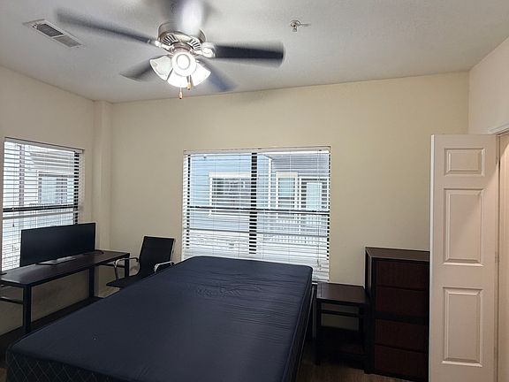 2nd image of 901 W 22nd 1/2 St