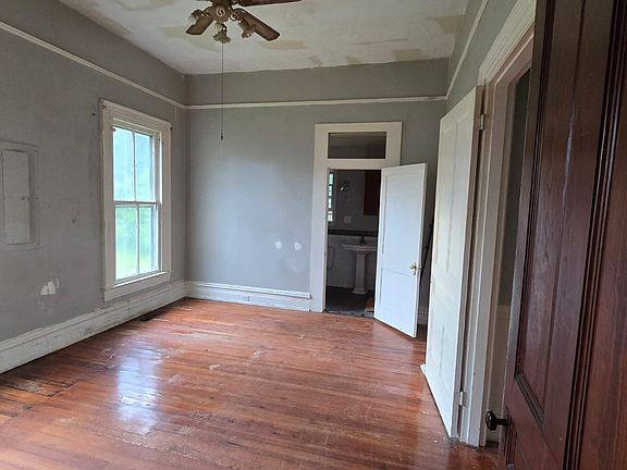 4th image of 432 S Race St APT A