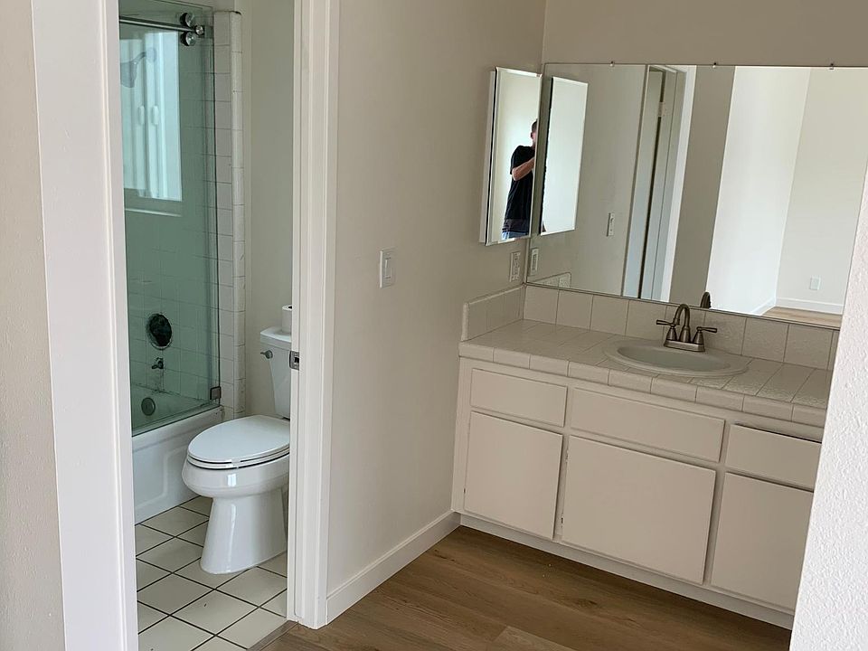 1st image of 209 Orange St #B