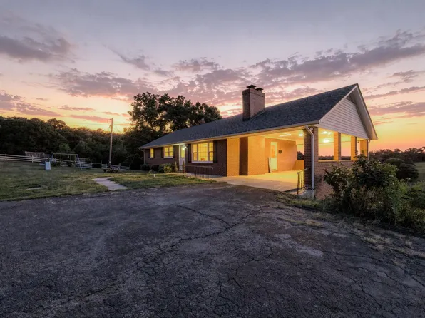285 Clover Rd, Hurt, VA 24563