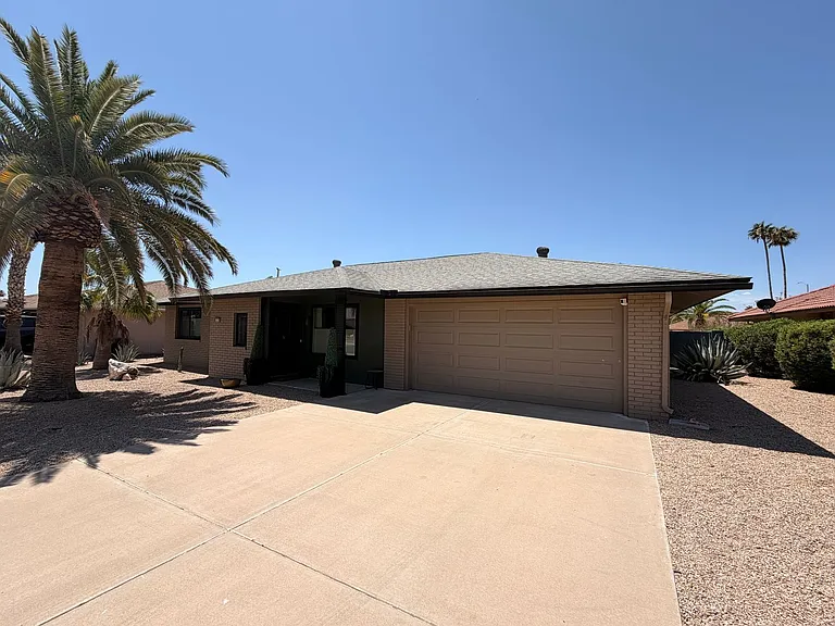 13139 W Seville Dr — Photo 2