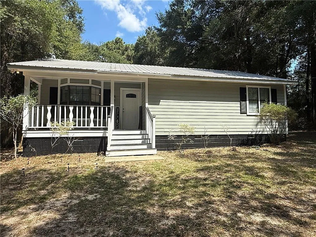 3 bed, 1.5 bath, 1230 sqft, $1,550 — Photo 1