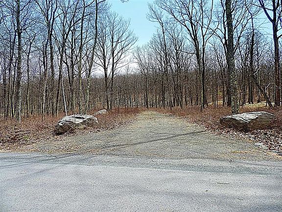 2nd image of 121 Wedgewood Dr