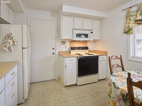 5th image of 3502 NE 45th St