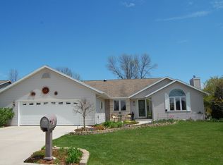 182 Lexington Ct, Sheboygan Falls, WI 53085