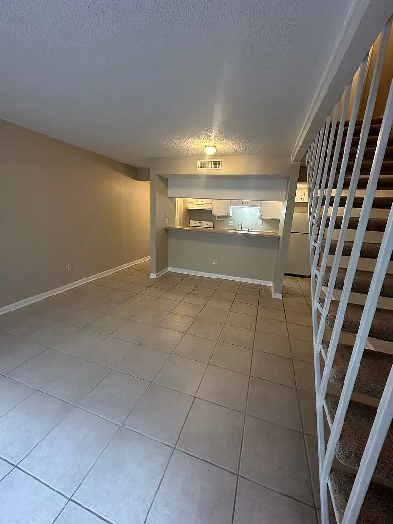 1BD/1BA Townhouse located on the Germantown/Memphis Line! — Photo 2