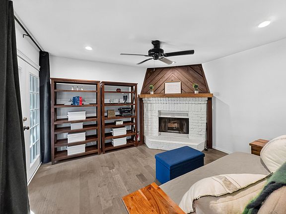 3rd image of 14800 Enterprise Dr APT 14B