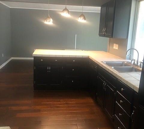 4th image of 1012 Meadowwood Ln