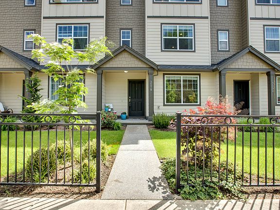4th image of 3278 SE Brookwood Ave