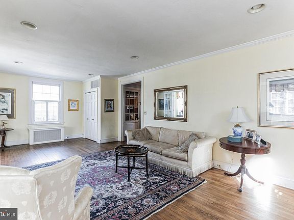 4th image of 321 Saint Dunstans Rd