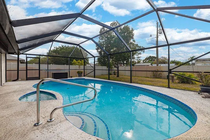 2 bed, 2.5 bath, 1521 sqft, $2,600 — Photo 2