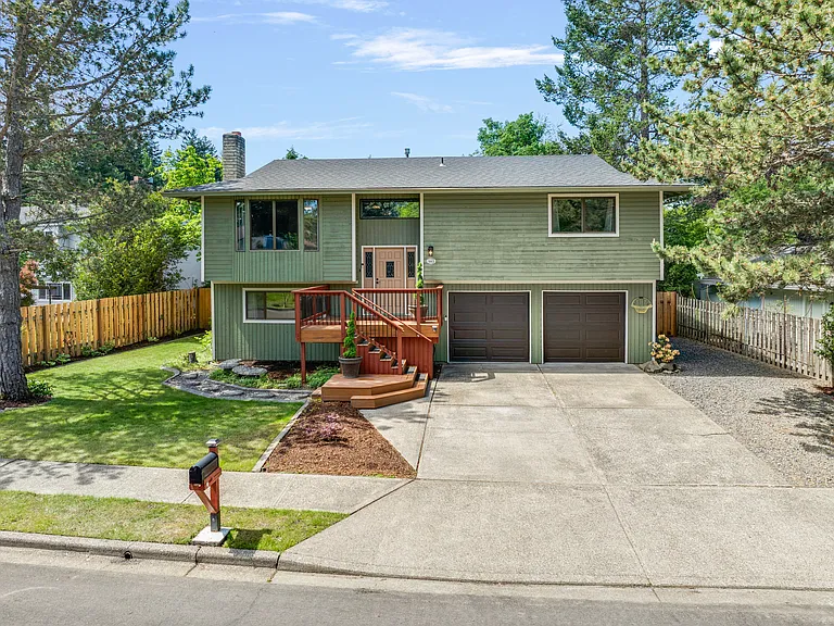 Garage + Parking
+500 ft garage
+Oversized 2 car
+Extra storage 
+Garage door openers
+Key pad for entry (garage)
+Supports trailer parking (check with us for larger vehicles)
+Standard Ring doorbell 
+Garage keypad also camera equipped