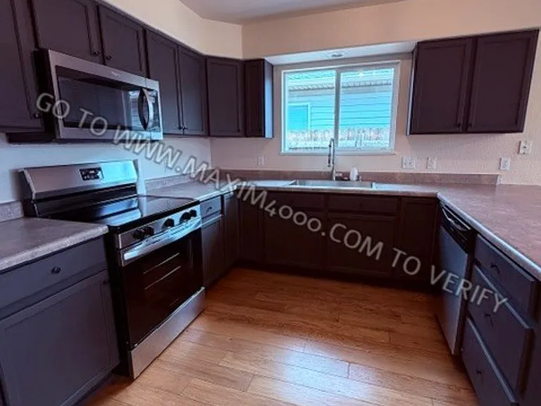 255 Sargent Cir — Photo 8