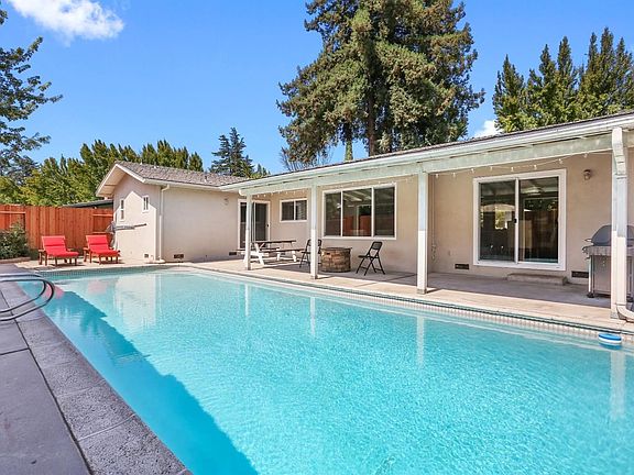 Enjoy the sparkling pool for those hot summer days!