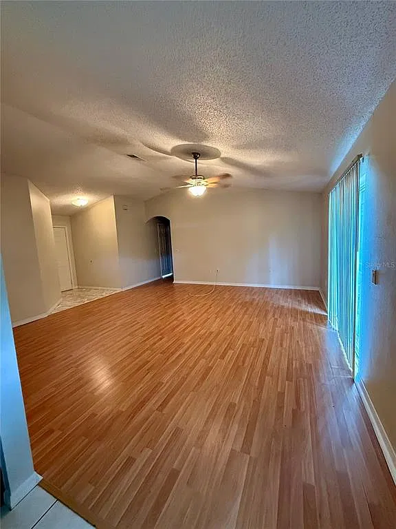 3 bed, 2.0 bath, 1176 sqft, $1,899 — Photo 2