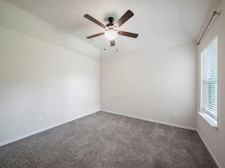 3227 Fairhaven Ln — Photo 24