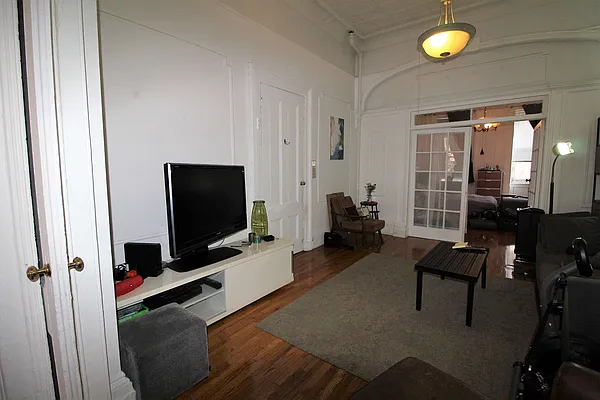 Rented by Compass | media 19