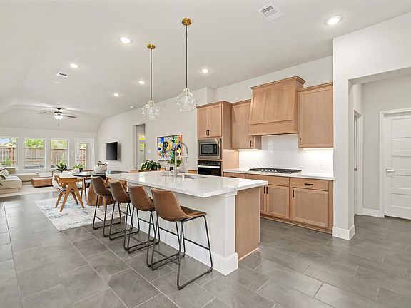 3rd image of 854 Sendero Trl