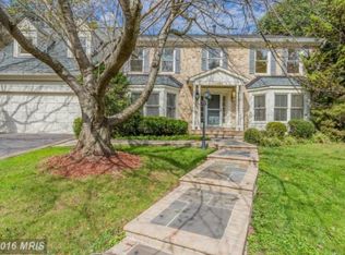 9500 Chestnut Farm Dr, Vienna, VA 22182