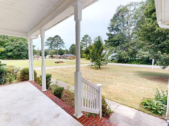 3rd image of 402 Birch Dr