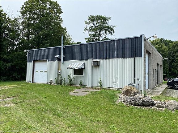 2nd image of 2427 Pinegrove Rd