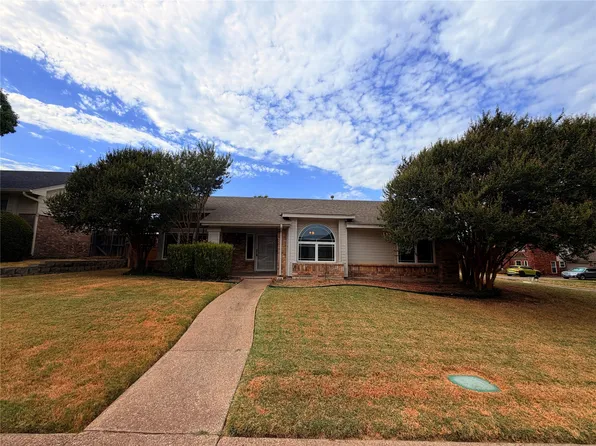 301 Hillside Ct, Garland, TX 75043