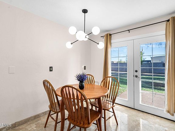4th image of 2827 W FOOTHILL Drive