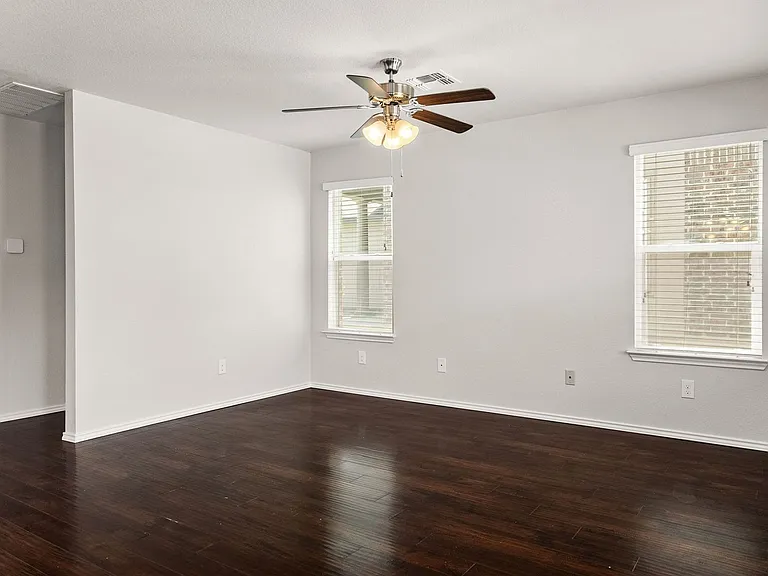 9605 Raeburn Ct — Photo 11
