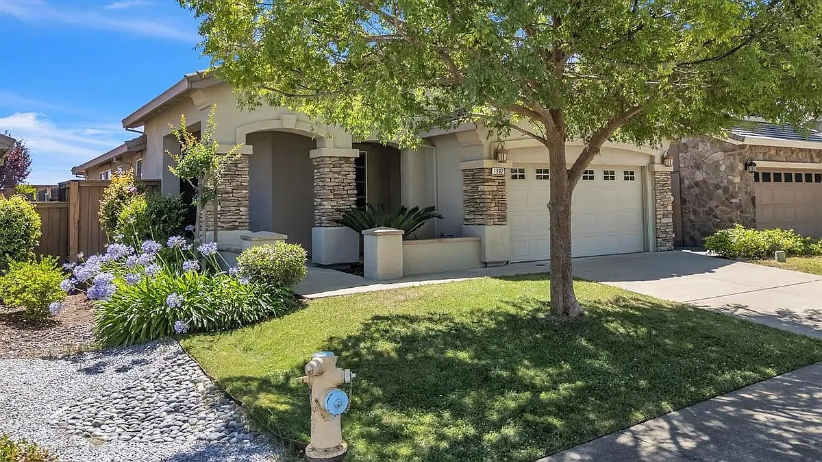4 bed, 2.0 bath, 1664 sqft, $3,095 — Photo 3