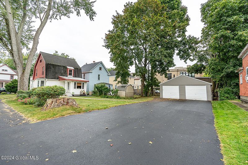 2nd image of 1685 Oneida Street
