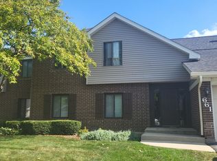 661 Cross Creek Dr #D, Roselle, IL 60172