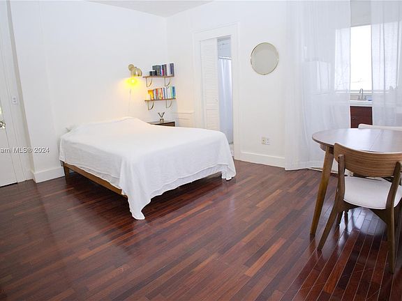 4th image of 642 Michigan Ave APT 8