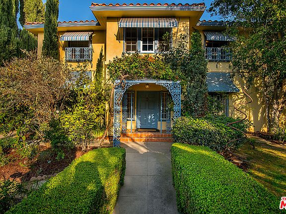 3rd image of 830 S Windsor Blvd