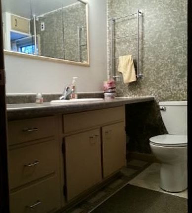 main bath full upper