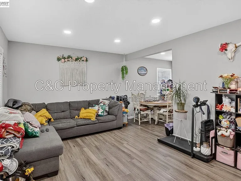 484 B St #1 — Photo 2