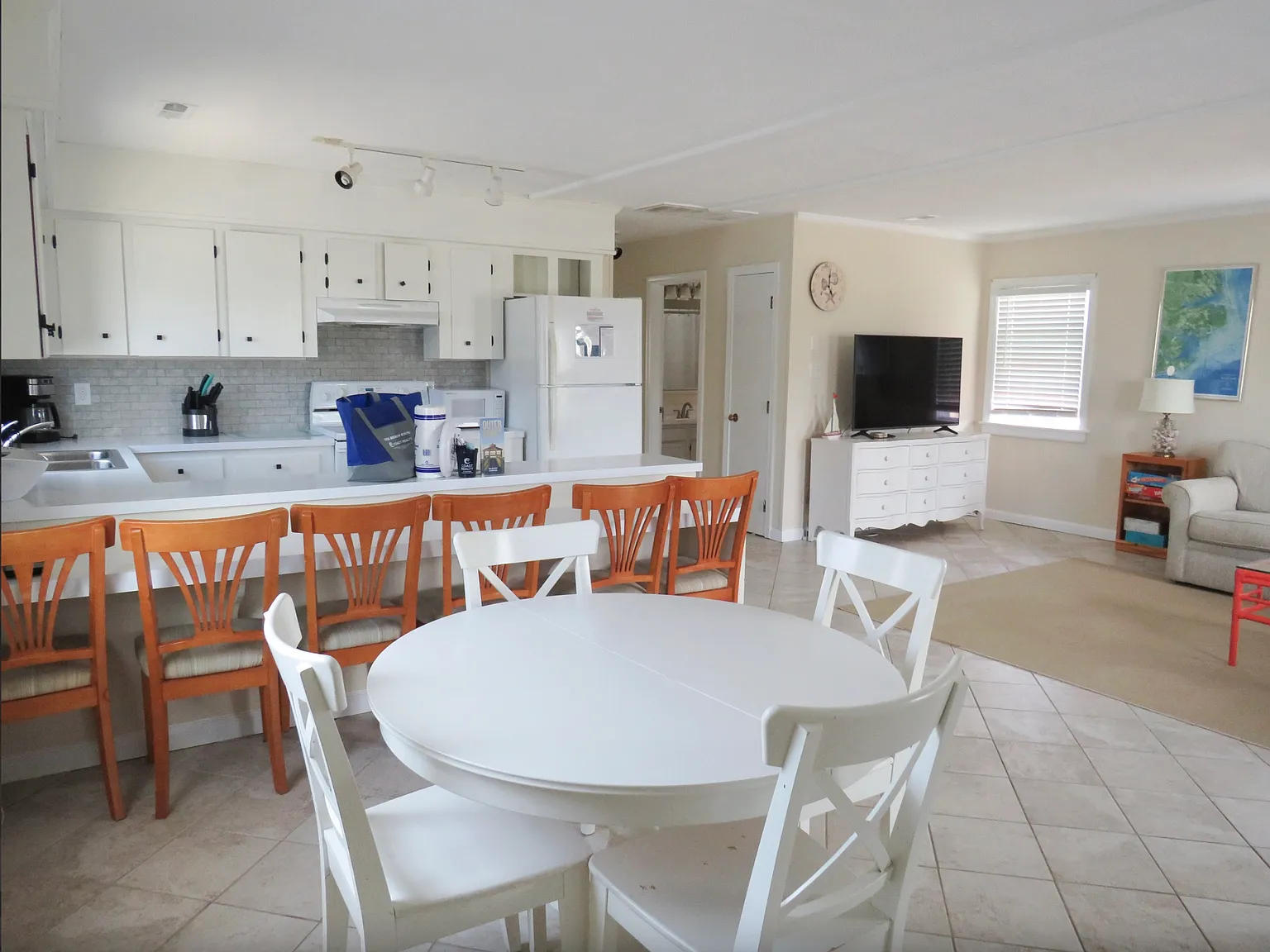 3 bed, 1080 sqft, $2,500 — Photo 4