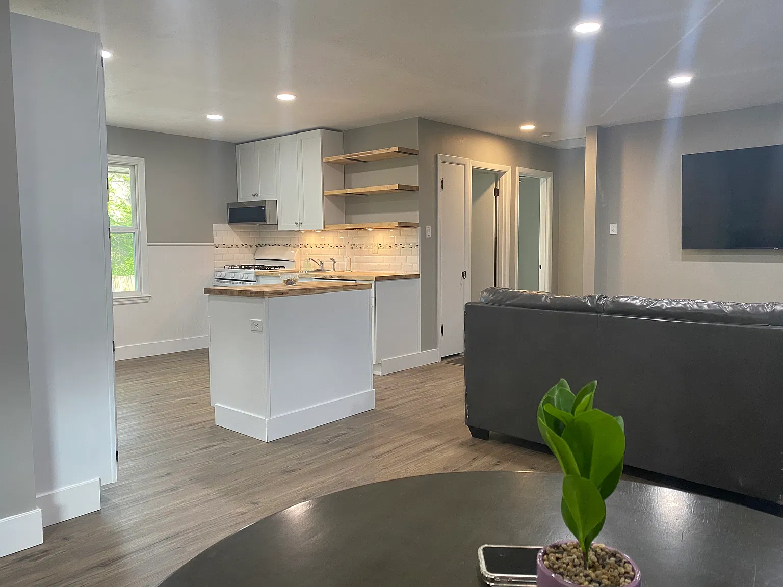2 bed, 816 sqft, $1,400 — Photo 2