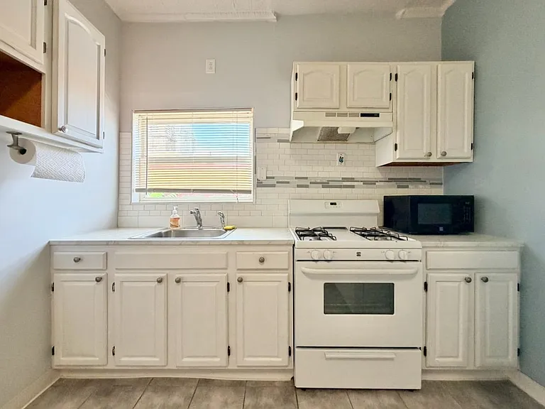 514 Monastery Pl #1R — Photo 10