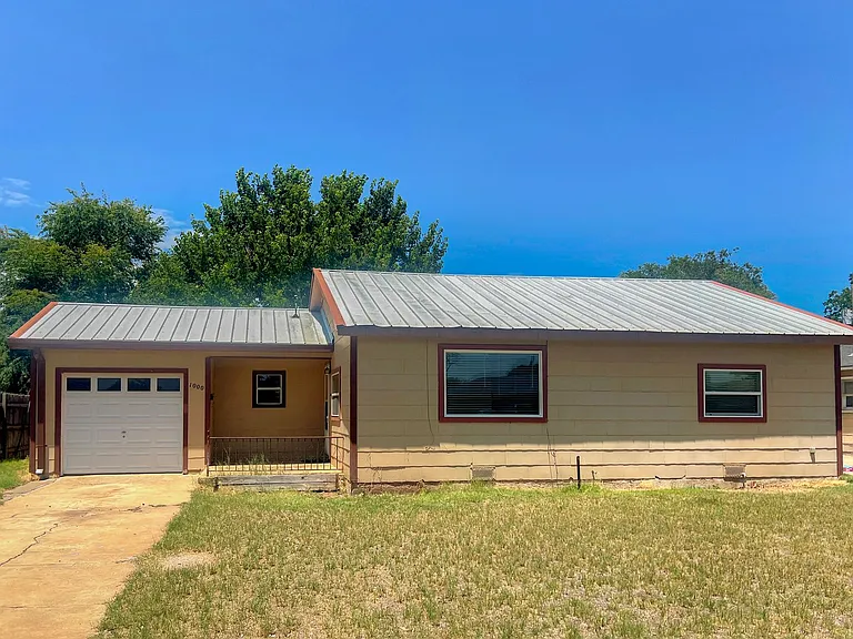 1000 E Llano Dr — Photo 1