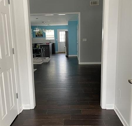 5th image of 411 Walnut Woods Dr