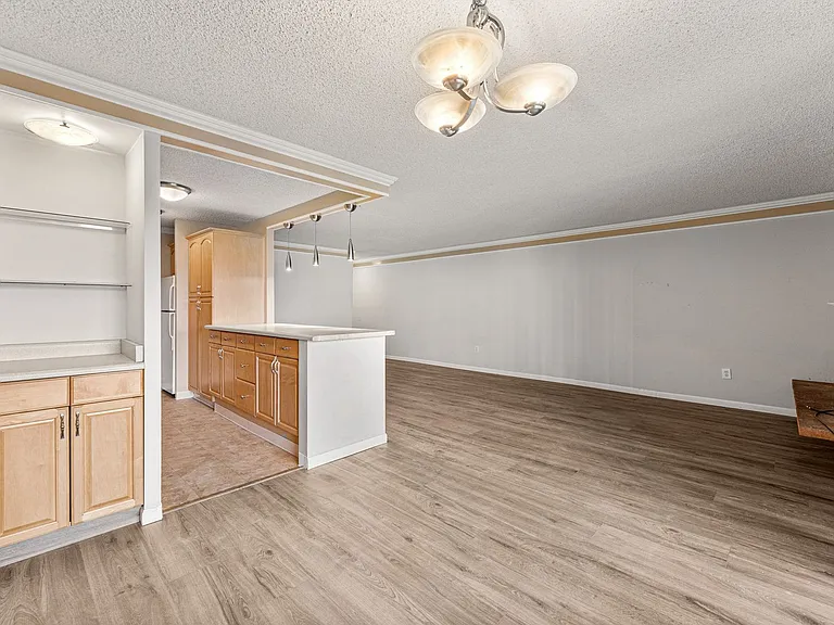 2 Adams St #402 — Photo 6