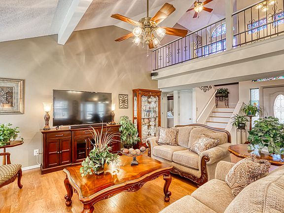 3rd image of 10652 Pleasant Hill Dr