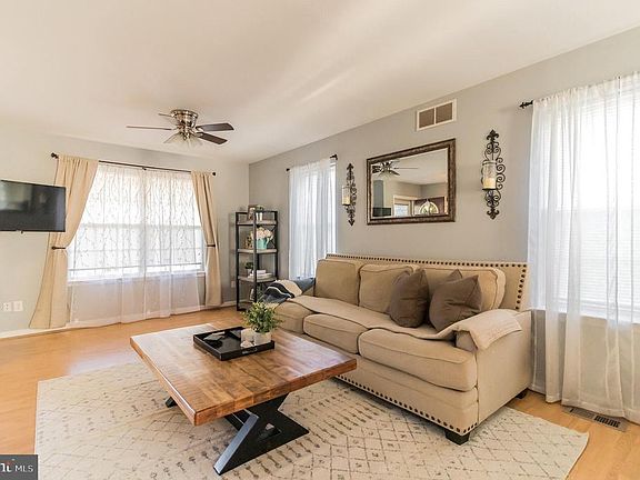 4th image of 243 Academy Ln