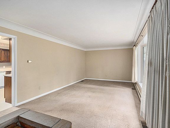 5th image of 220 E Osterhout Ave