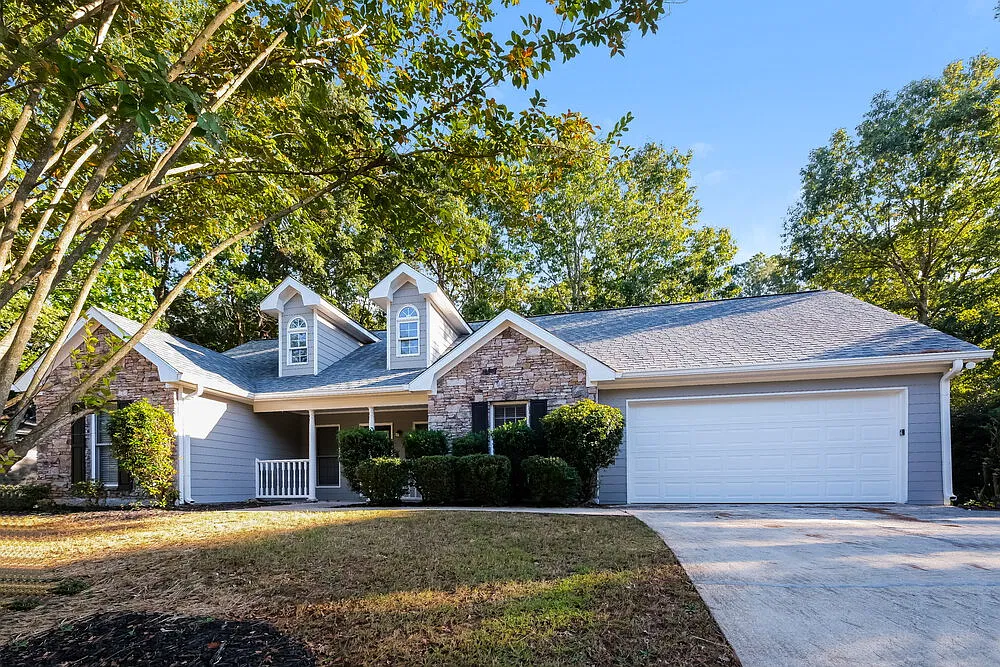 3 bed, 2.0 bath, 1611 sqft, $2,110 — Photo 1
