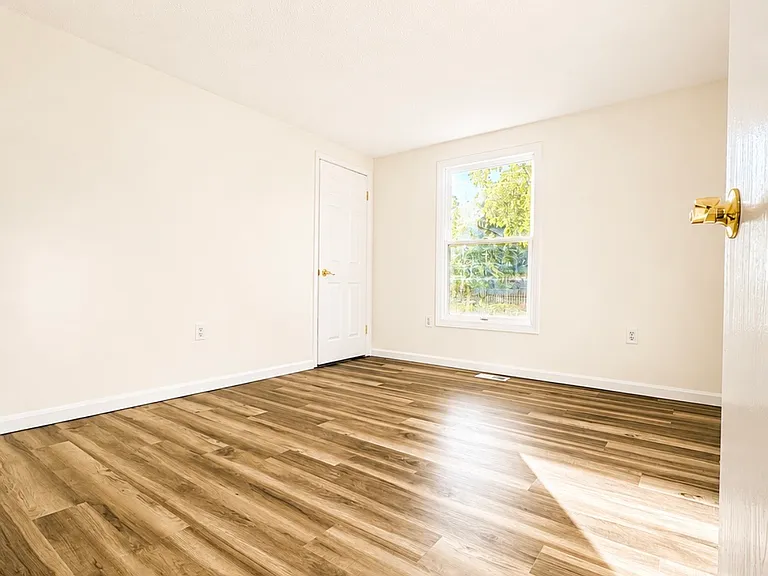304 Lake Crystalbrook Dr — Photo 36