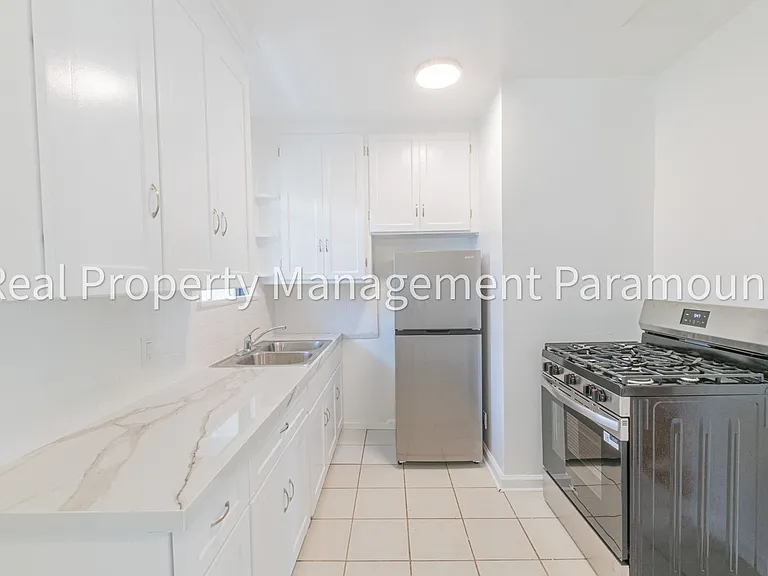 1460 S Orange Grove Ave — Photo 11