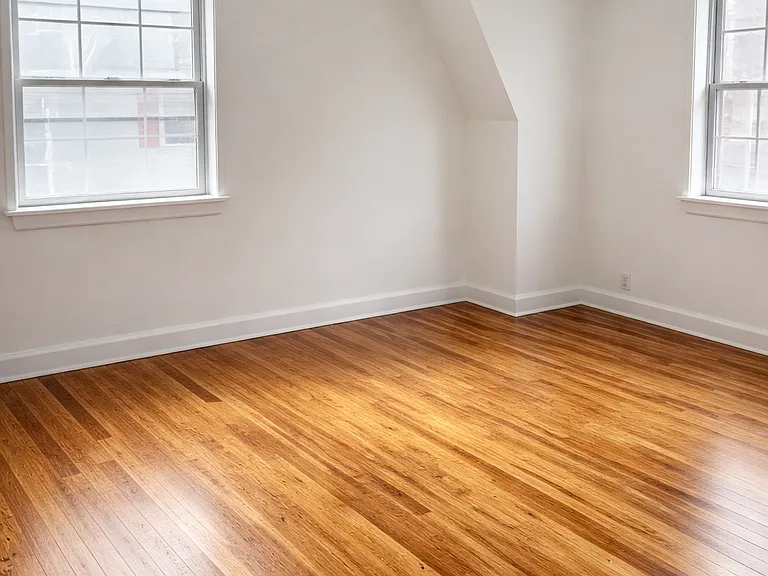 545 E High St — Photo 5